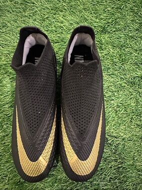 Ada Black & Gold Slip-On Athletic Soccer cleats size 8